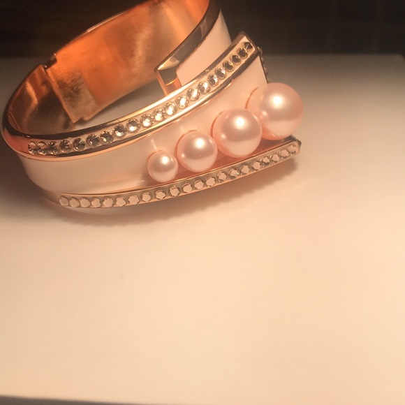 Nicholas Kirkwood Authentic Swarovski Atelier Gold Cuff. - Picture 2 of 8